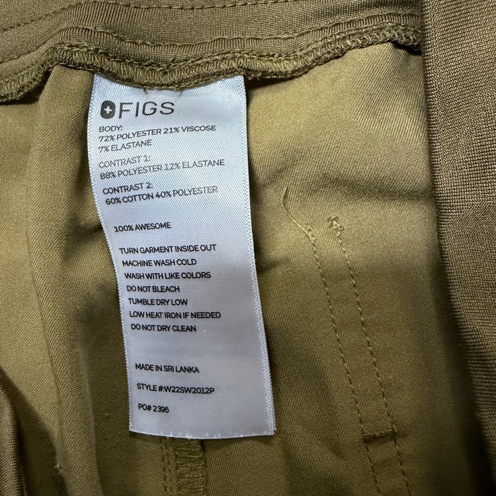 Figs Olive Green Scrub Set - Picture 6 of 7